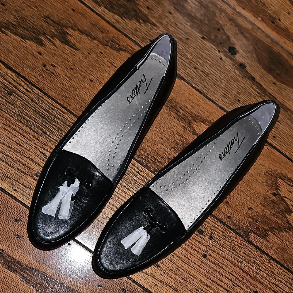 Trotters Black Leather Loafers Rubber Flexible Soles Size 10 N - Picture 4 of 9